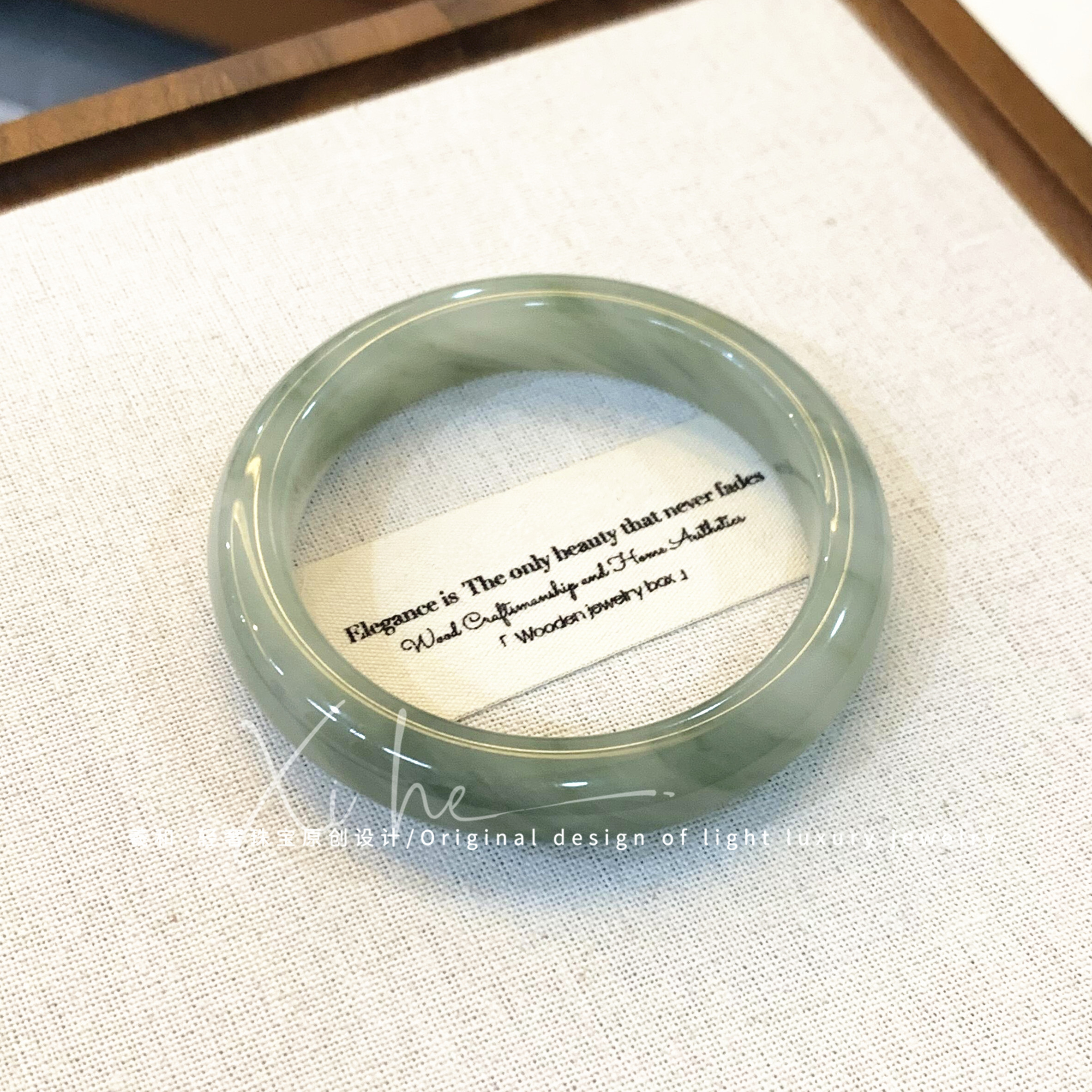 天山翠手镯和翡翠手镯的区别，天山翠手镯和翡翠手镯的区别是什么