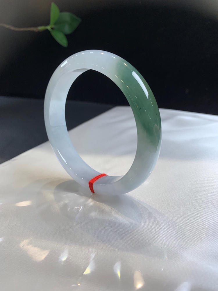 1万左右翡翠手镯图片，一万块左右的翡翠镯子