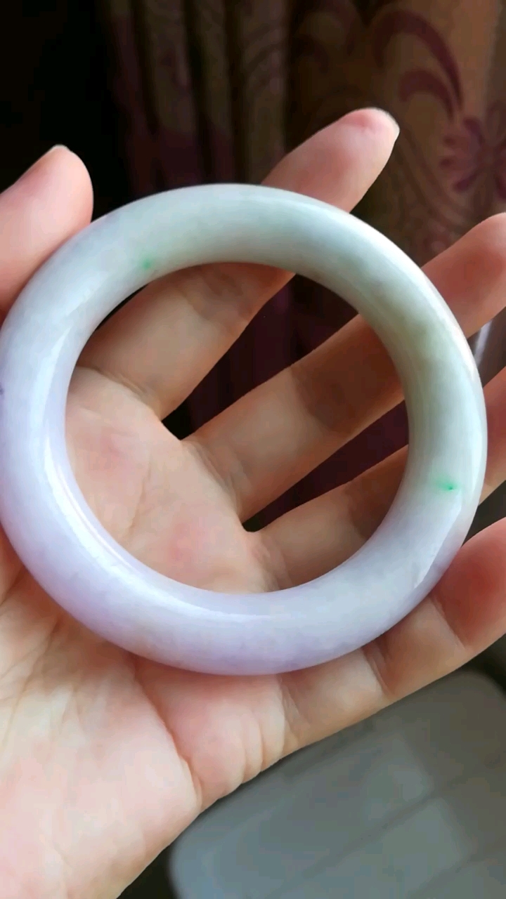 1万左右翡翠手镯图片，一万块左右的翡翠镯子